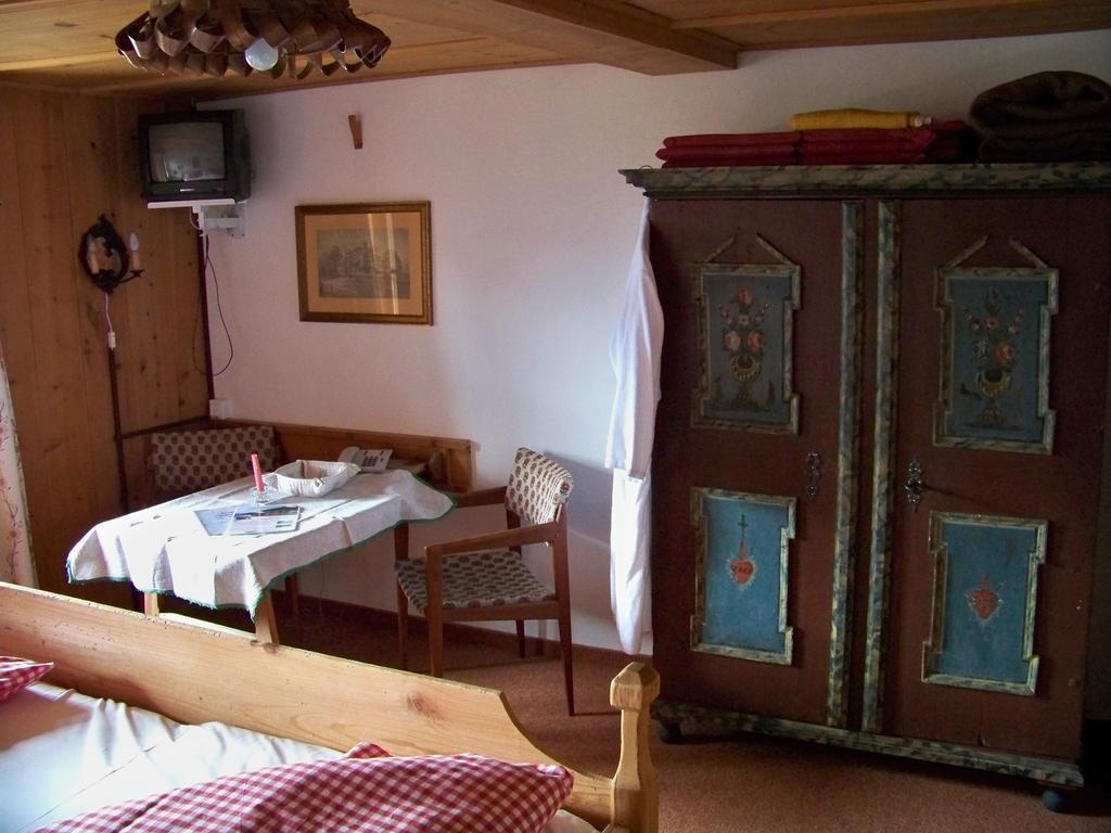 Gaestehaus Bichl Umhausen Phòng bức ảnh